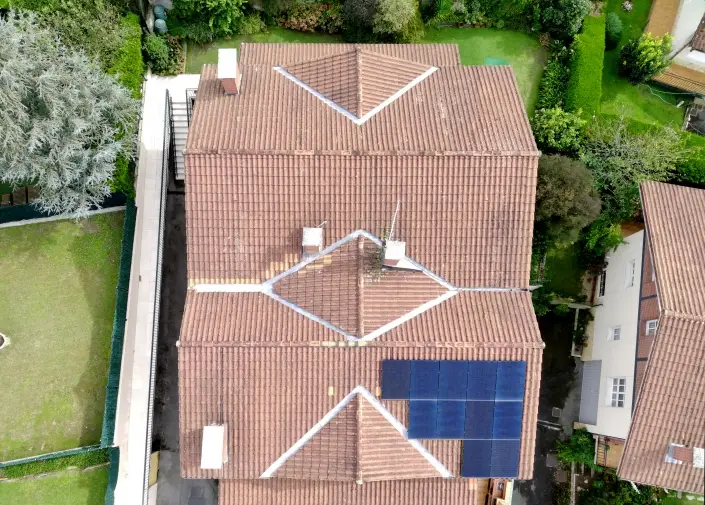 Instalación de placas solares en Lezama