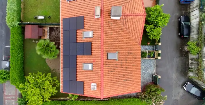Instalación paneles solares en Santurtzi