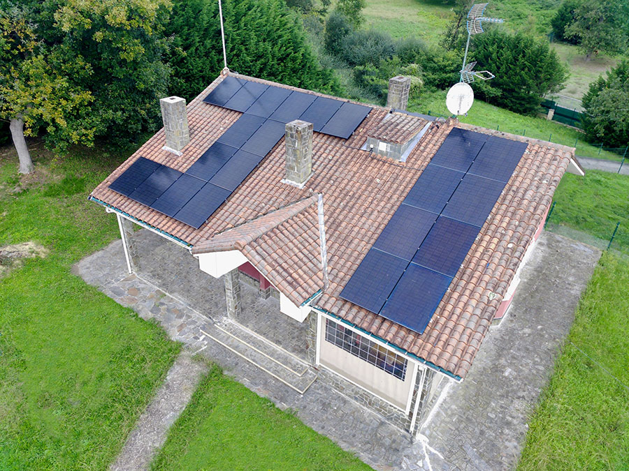 Instalación de placas solares en Loiu